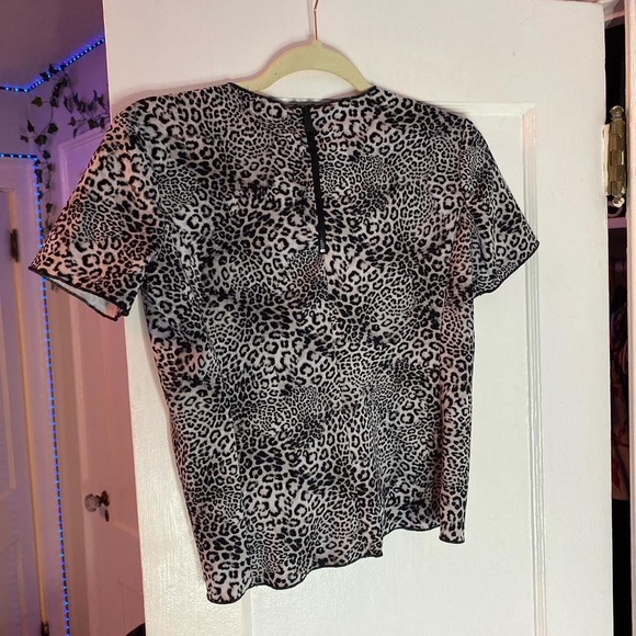 Vince Camuto cheetah print top - Picture 4 of 4